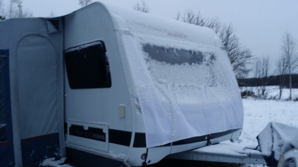 Matkailuvaunun keulapeite ikkunallinen Artic+ normaalilevyisille vaunuille-893