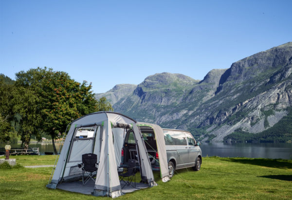 UniVan II takateltta